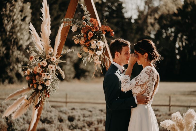 Un mariage au Mas d'Arvieux en Provence - Photos : Laurene and the Wolf - Blog mariage : La mariée aux pieds nus