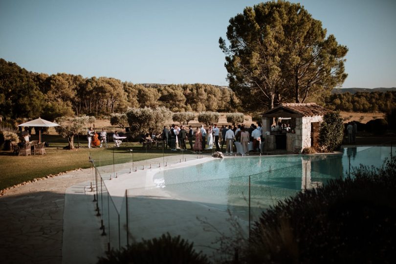 Un mariage au Mas de la Rose en Provence - Photos : Soulpics - Blog mariage : La mariée aux pieds nus