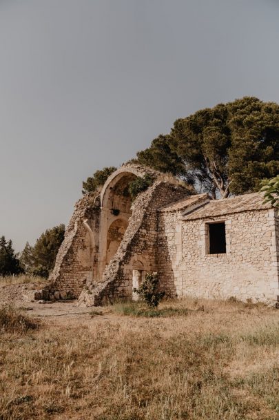 Un mariage au Mas des Costes en Provence - Photos : Brune Photographie - Blog mariage : La mariée aux pieds nus