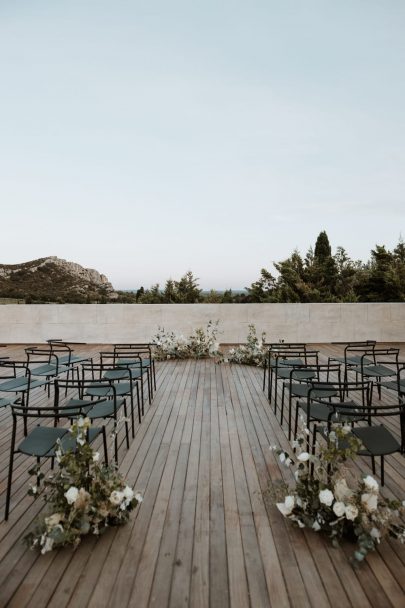 Un mariage minimaliste au Domaine du Vallon des Glauges en Provence - Photos : SoulPics - Blog mariage : La mariée aux pieds nus