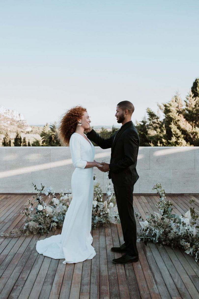 Un mariage minimaliste au Domaine du Vallon des Glauges en Provence - Photos : SoulPics - Blog mariage : La mariée aux pieds nus