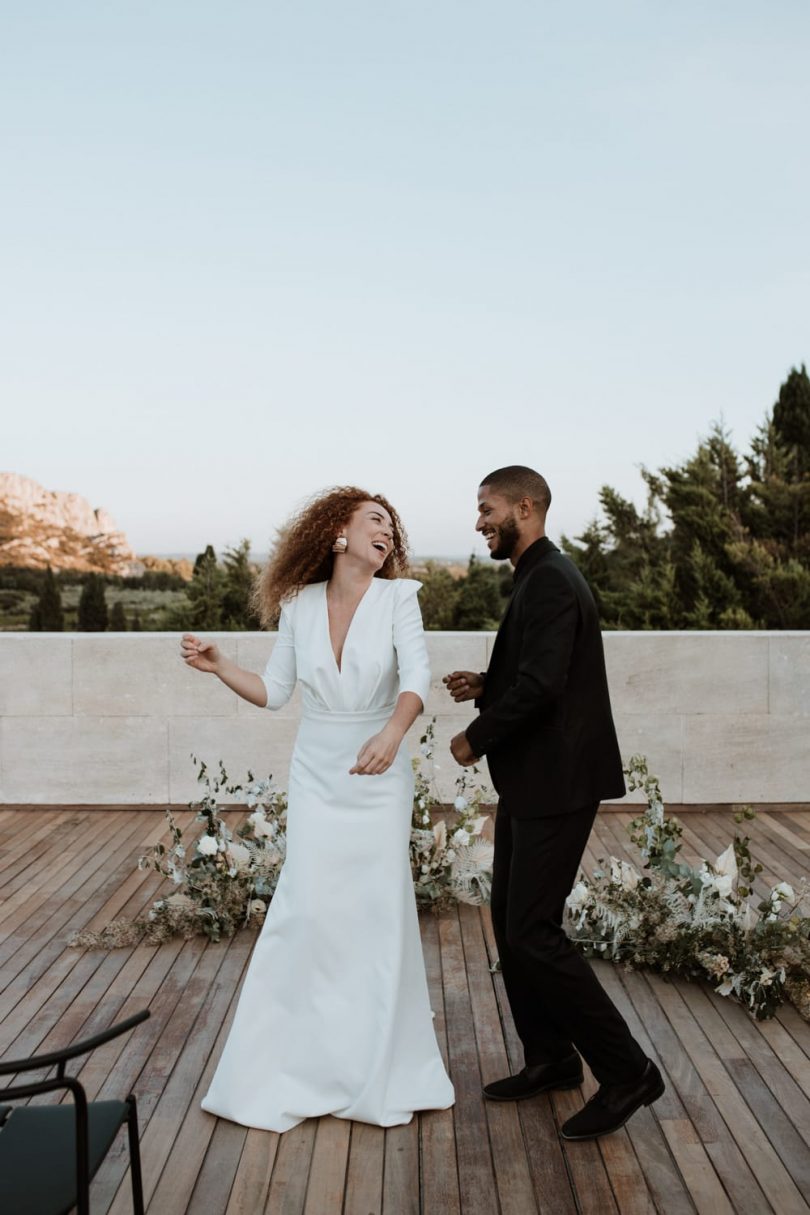 Un mariage minimaliste au Domaine du Vallon des Glauges en Provence - Photos : SoulPics - Blog mariage : La mariée aux pieds nus