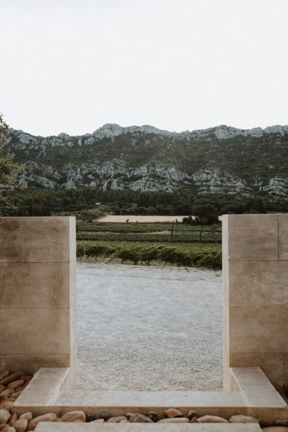 Un mariage minimaliste dans les Alpilles en Provence - Photos : SoulPics - Blog mariage : La mariée aux pieds nus