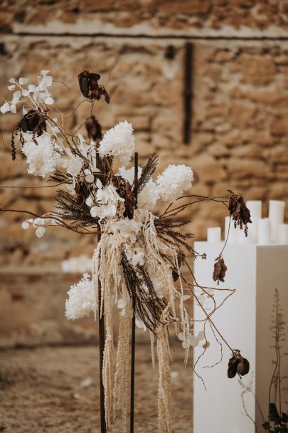 Un mariage minimaliste en blanc au Moulin des Gaffins - Photos : Ninon Duret - Blog mariage : La mariée aux pieds nus