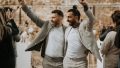 Un mariage minimaliste en blanc au Moulin des Gaffins - Photos : Ninon Duret - Blog mariage : La mariée aux pieds nus