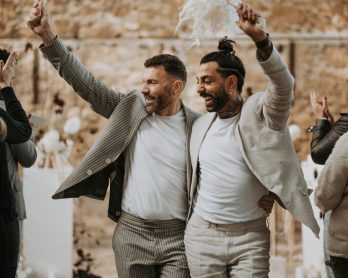 Un mariage minimaliste en blanc au Moulin des Gaffins - Photos : Ninon Duret - Blog mariage : La mariée aux pieds nus