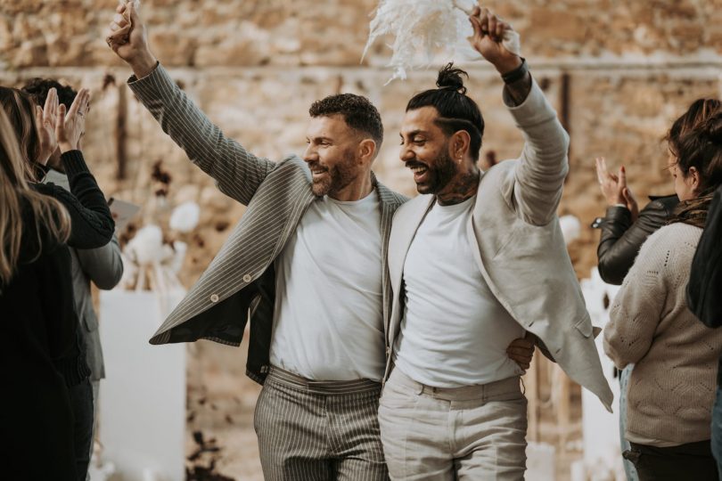 Un mariage minimaliste en blanc au Moulin des Gaffins - Photos : Ninon Duret - Blog mariage : La mariée aux pieds nus