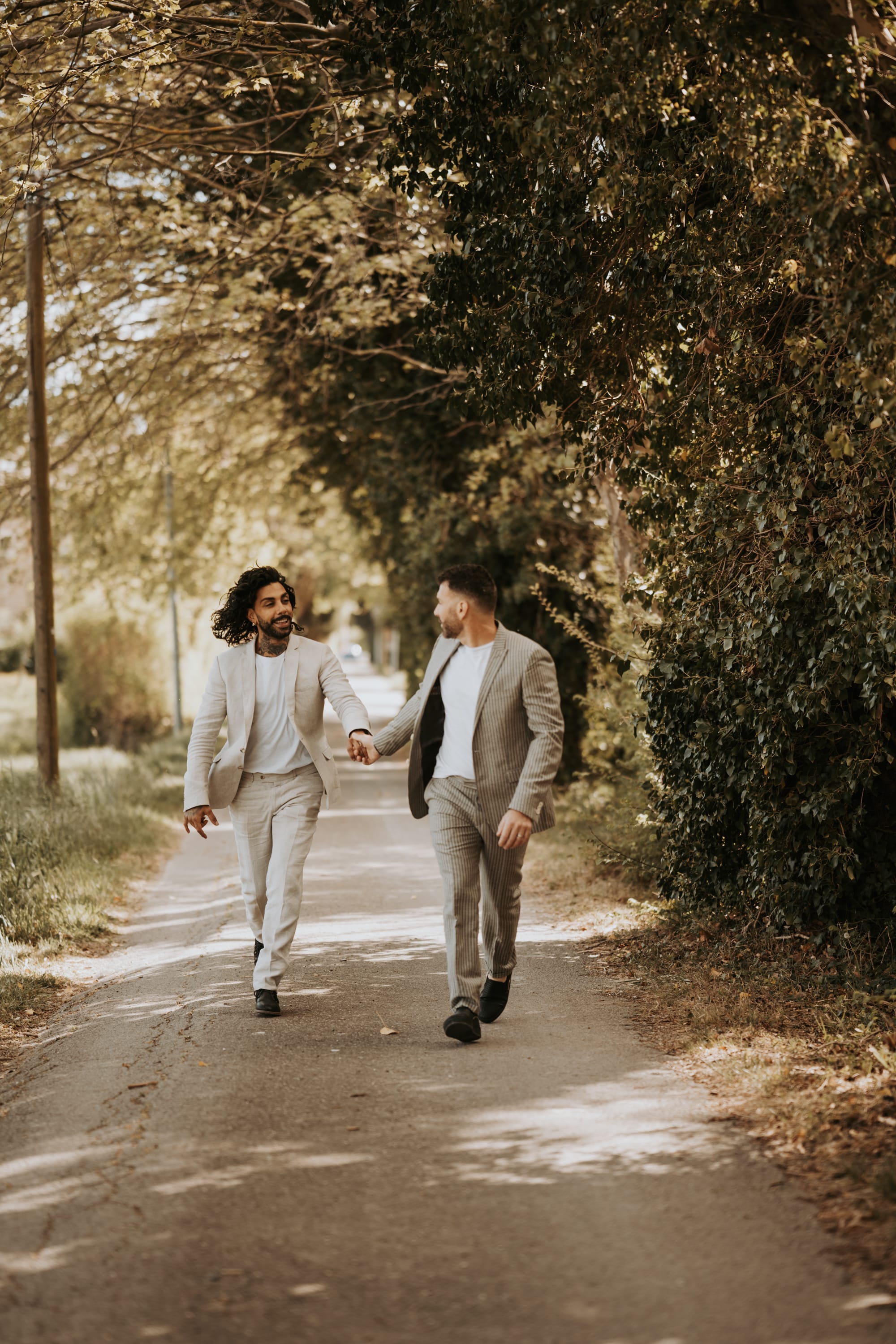 Un mariage minimaliste en blanc au Moulin des Gaffins - Photos : Ninon Duret - Blog mariage : La mariée aux pieds nus