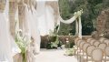 Un mariage minimaliste et élégant en vert et blanc en Espagne - Photos : Dalmare - Blog mariage : La mariée aux pieds nus