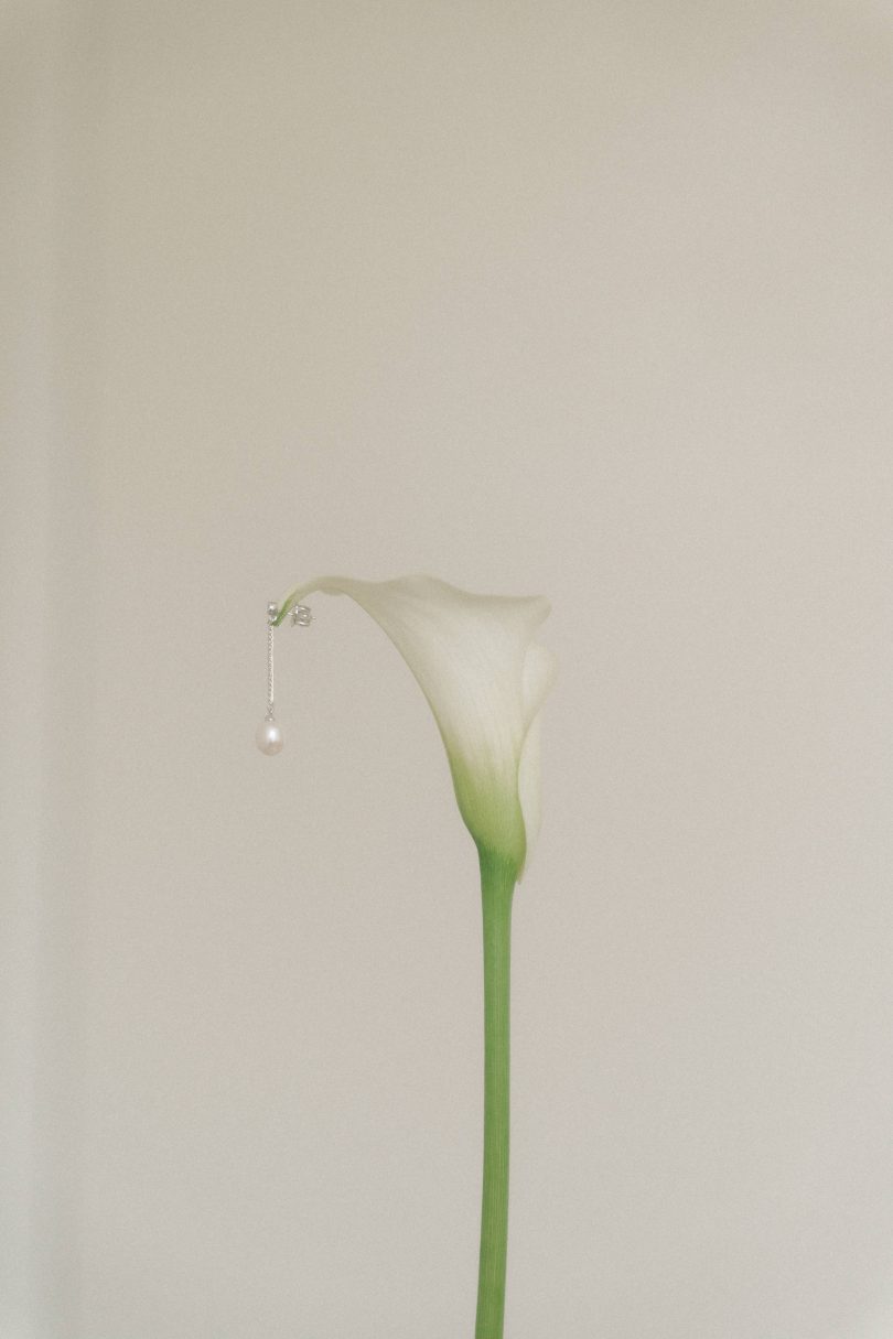 Un mariage minimaliste et élégant en vert et blanc en Espagne - Photos : Dalmare - Blog mariage : La mariée aux pieds nus
