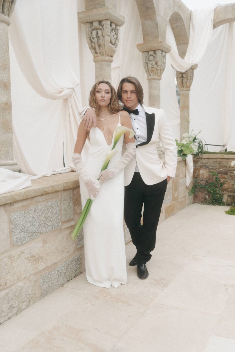 Un mariage minimaliste et élégant en vert et blanc en Espagne - Photos : Dalmare - Blog mariage : La mariée aux pieds nus