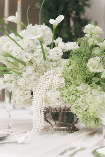 Un mariage minimaliste et élégant en vert et blanc en Espagne - Photos : Dalmare - Blog mariage : La mariée aux pieds nus