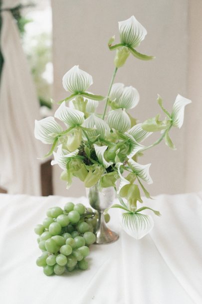 Un mariage minimaliste et élégant en vert et blanc en Espagne - Photos : Dalmare - Blog mariage : La mariée aux pieds nus