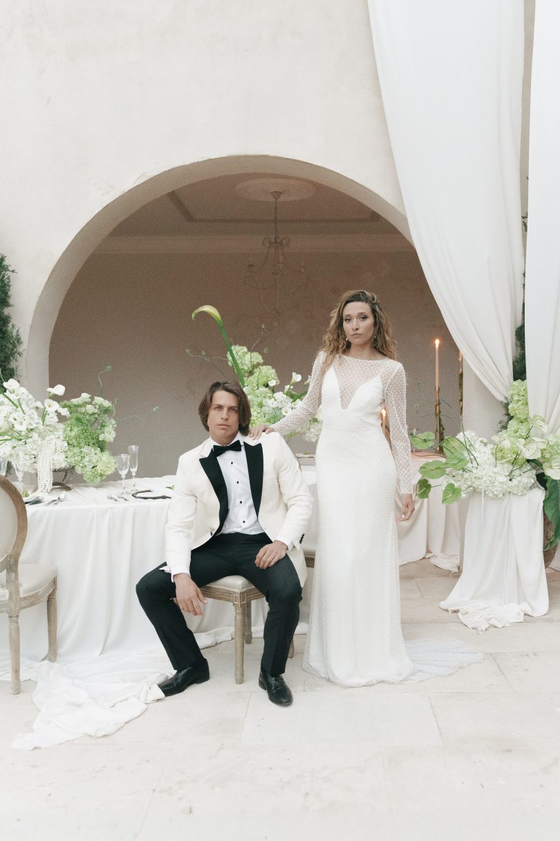 Un mariage minimaliste et élégant en vert et blanc en Espagne - Photos : Dalmare - Blog mariage : La mariée aux pieds nus