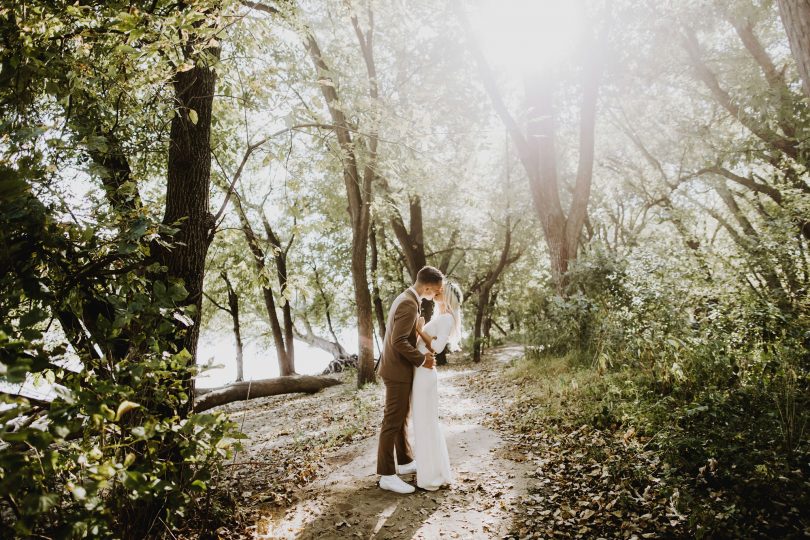 Pourquoi faut-il penser à la lumière pour avoir de belles photos de mariage ? - A lire sur le blog mariage La mariée aux pieds nus