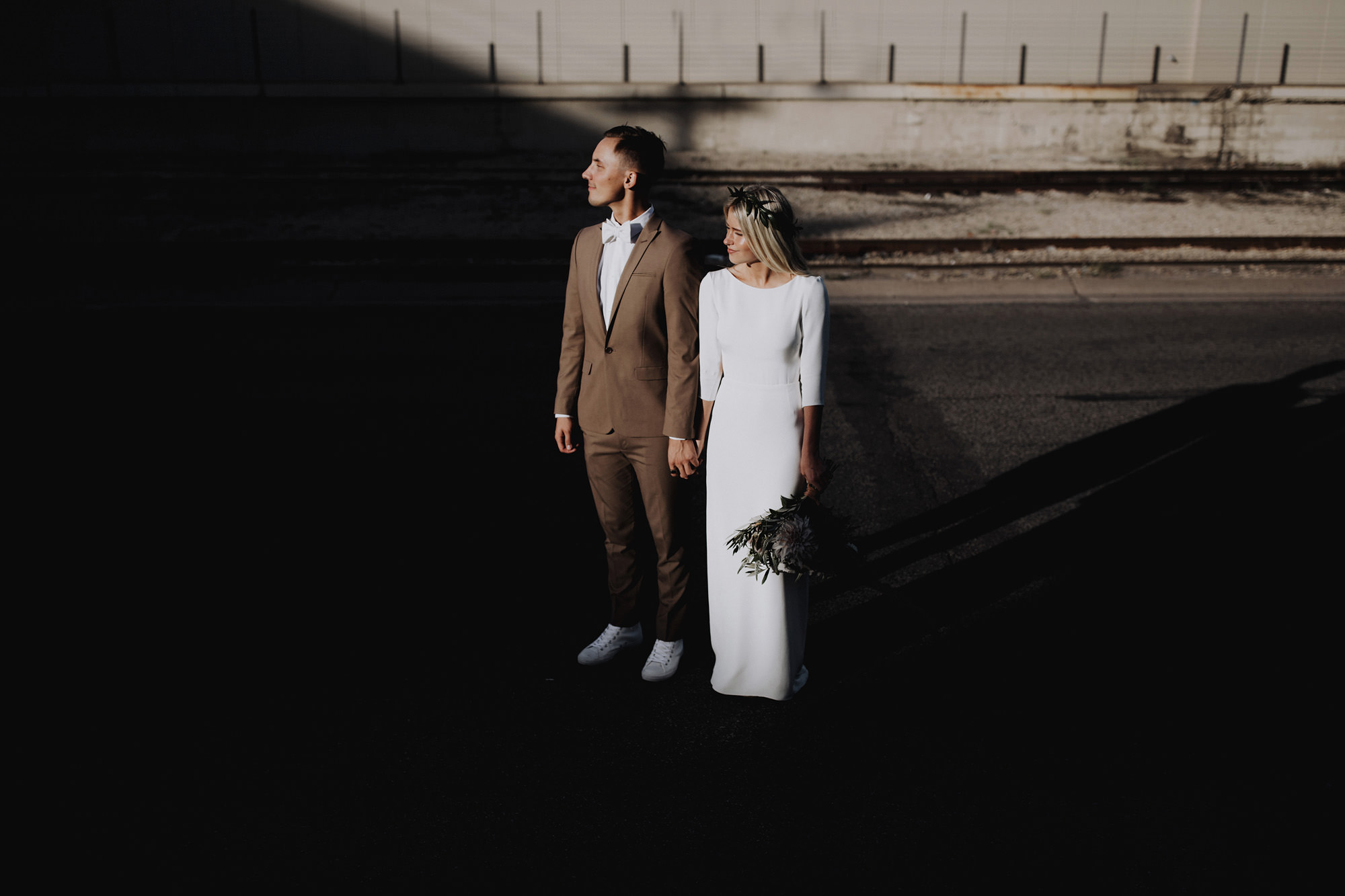 Pourquoi faut-il penser à la lumière pour avoir de belles photos de mariage ? - A lire sur le blog mariage La mariée aux pieds nus