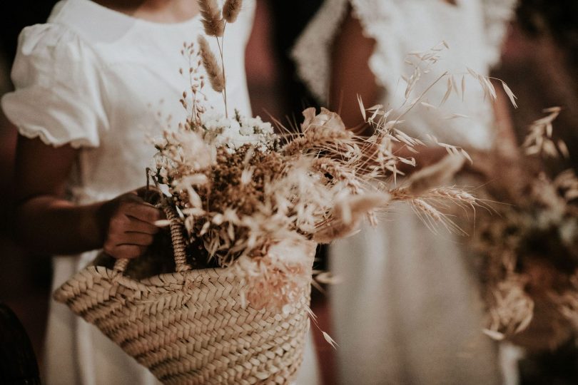 Un mariage moderne et authentique en Provence - Photos : Pinewood Weddings - Wedding planner : Atelier Blanc - Blog mariage : La mariée aux pieds nus