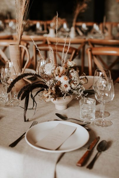 Un mariage moderne et authentique en Provence - Photos : Pinewood Weddings - Wedding planner : Atelier Blanc - Blog mariage : La mariée aux pieds nus