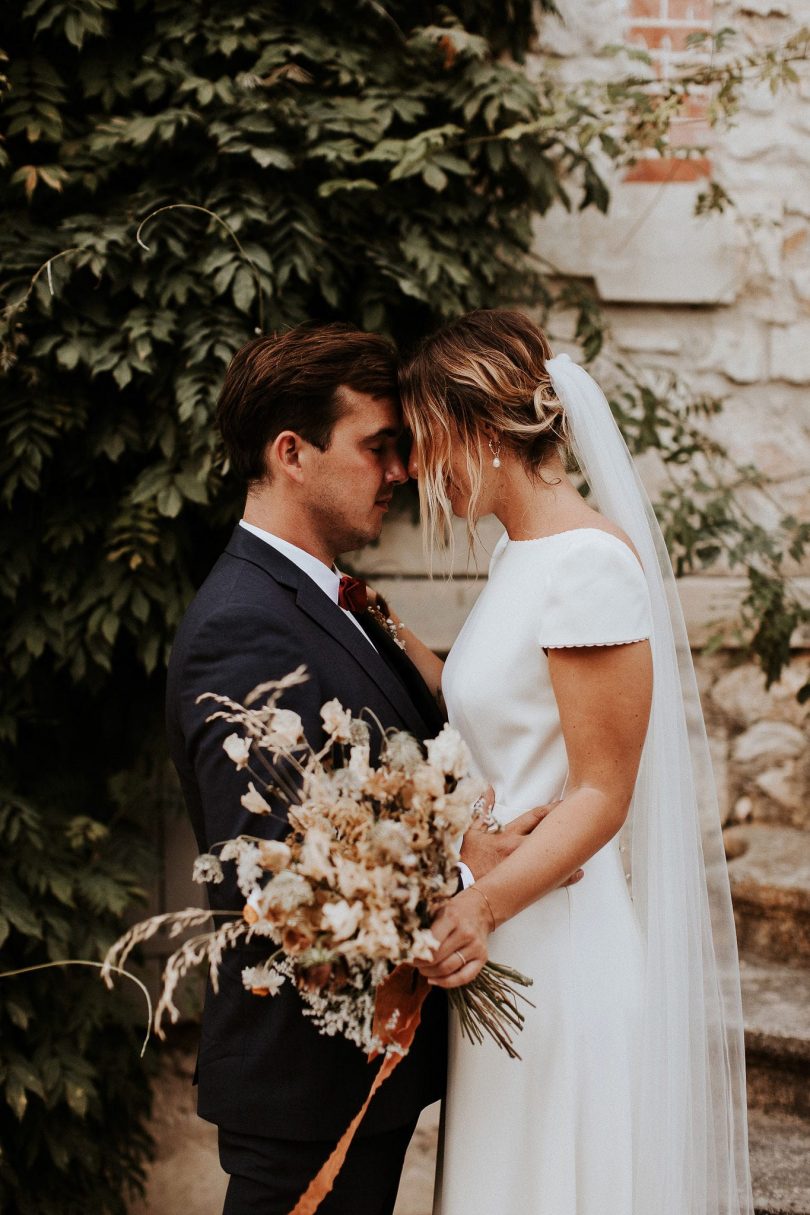 Un mariage moderne et authentique en Provence - Photos : Pinewood Weddings - Wedding planner : Atelier Blanc - Blog mariage : La mariée aux pieds nus