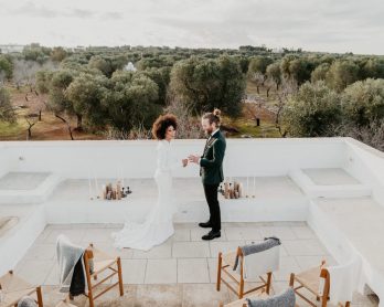 Un mariage moderne et élégant à la Villa Cardo dans les Pouilles en Italie - Photos : Fabien Deletraz - Wedding planner : Avodah Living - Blog mariage : La mariée aux pieds nus