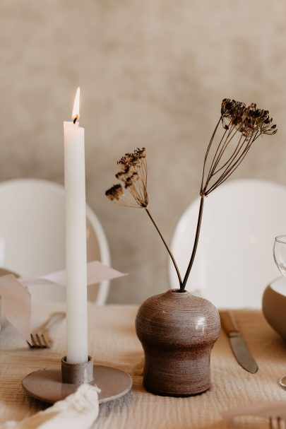 Un mariage moderne et épuré à l'Abbaye Saint-Eusèbe en Provence - Photos : Alchemia Wedding - Blog mariage : La mariée aux pieds nus