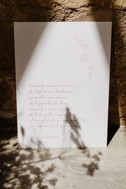 Un mariage moderne et épuré à l'Abbaye Saint-Eusèbe en Provence - Photos : Alchemia Wedding - Blog mariage : La mariée aux pieds nus