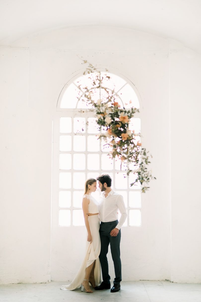 Un mariage moderne et minimaliste - Photos : Ocho Milimeters - Blog mariage : La mariée aux pieds nus