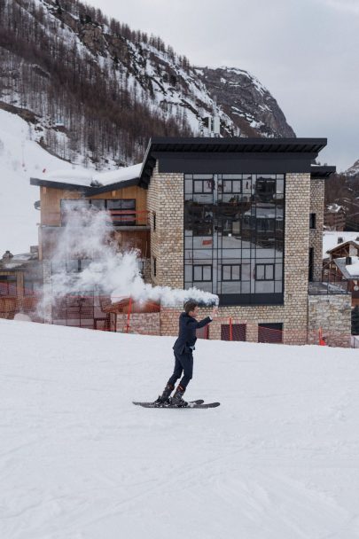 Un mariage à la montagne à Tignes dans les Alpes - Photos : NeuPap Photography - Blog mariage : La mariée aux pieds nus