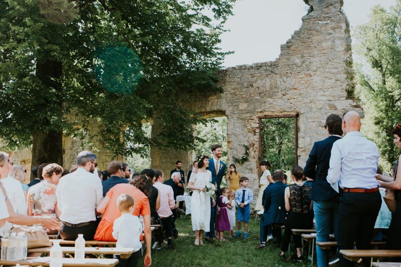 Un mariage au Morimont en Alsace - Photos : Photography by Chloé - Blog mariage : La mariée aux pieds nus