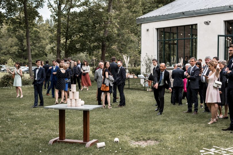 Un mariage en petit comité au Moulin de Mourette - Photos : Chloé Fayollas - Nlog Mariage : La mariée aux pieds nus.