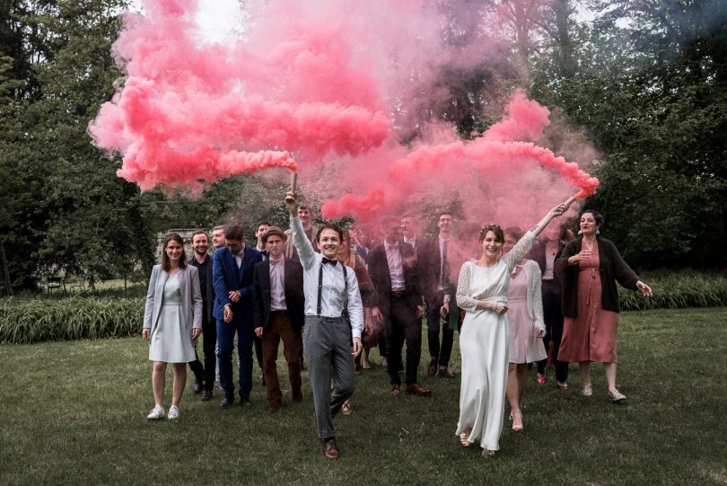 Un mariage en petit comité au Moulin de Mourette - Photos : Chloé Fayollas - Nlog Mariage : La mariée aux pieds nus.