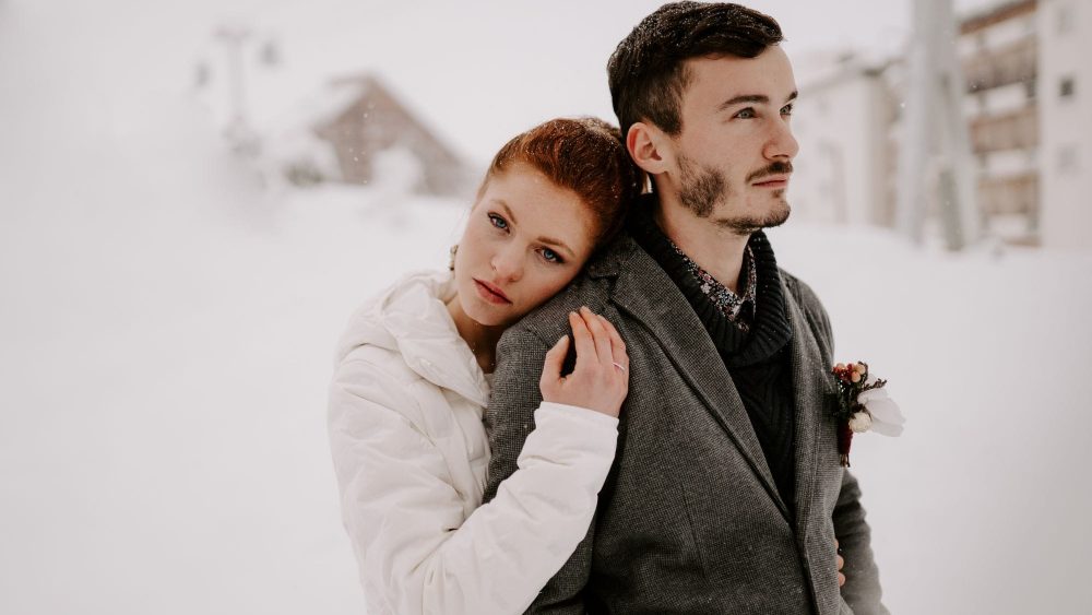 Un mariage sous la neige à la montagne - Photos : Bel Esprit - Blog mariage : La mariée aux pieds nus