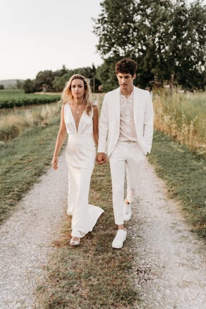 Un mariage nomade chic au Clos de Jac en Provence - Photos : Lorenzo Accardi - Blog mariage : La mariée aux pieds nus