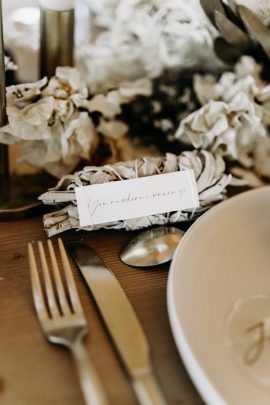 Un mariage nomade chic au Clos de Jac en Provence - Photos : Lorenzo Accardi - Blog mariage : La mariée aux pieds nus