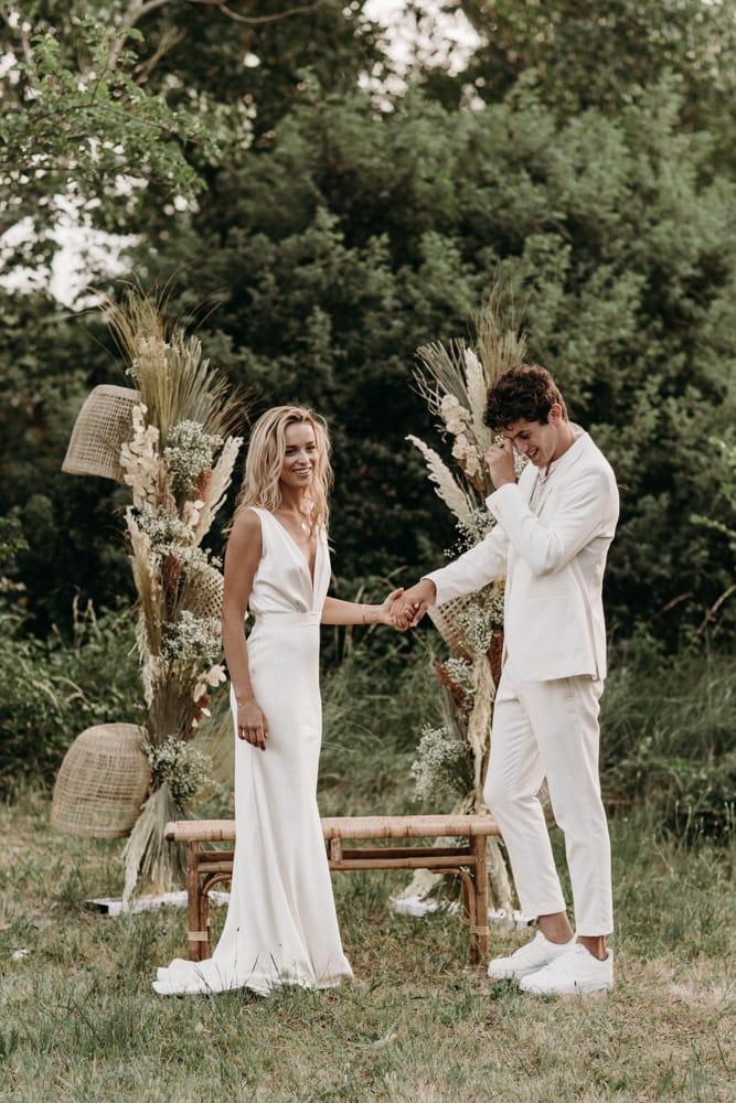 Un mariage nomade chic au Clos de Jac en Provence - Photos : Lorenzo Accardi - Blog mariage : La mariée aux pieds nus