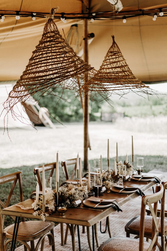 Un mariage nomade chic au Clos de Jac en Provence - Photos : Lorenzo Accardi - Blog mariage : La mariée aux pieds nus