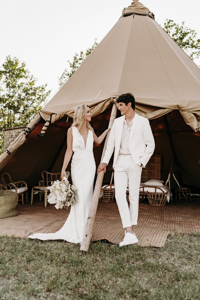 Un mariage nomade chic au Clos de Jac en Provence - Photos : Lorenzo Accardi - Blog mariage : La mariée aux pieds nus