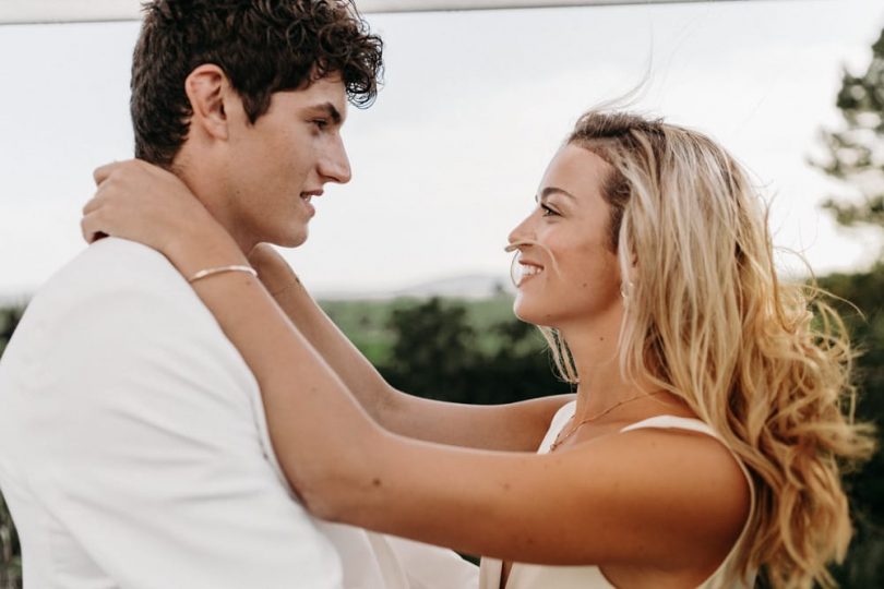 Un mariage nomade chic au Clos de Jac en Provence - Photos : Lorenzo Accardi - Blog mariage : La mariée aux pieds nus