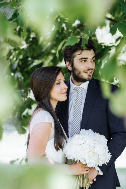 Un mariage en blanc en Normandie à la Dîme de Giverny - Photos : Zoe Fidji - Blog mariage : La mariée aux pieds nus