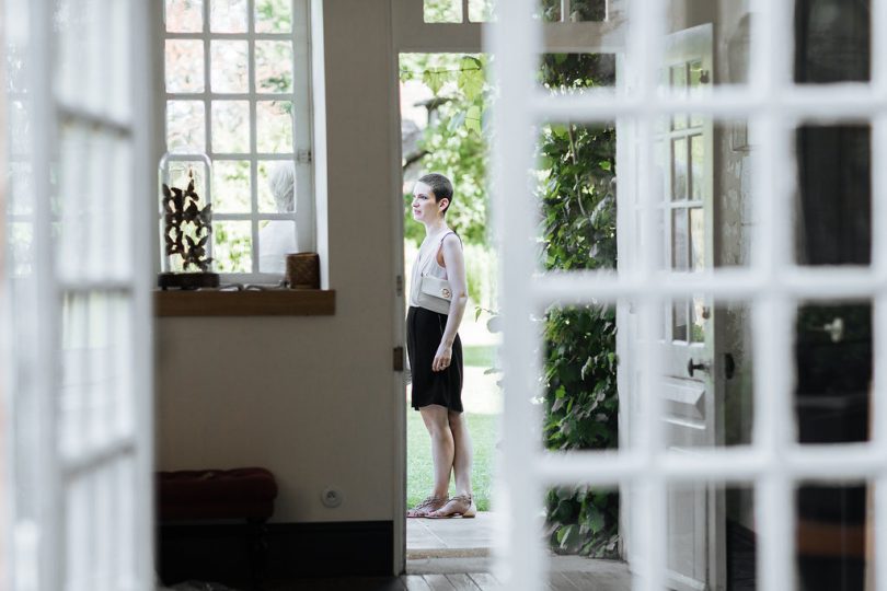 Un mariage en blanc en Normandie à la Dîme de Giverny - Photos : Zoe Fidji - Blog mariage : La mariée aux pieds nus