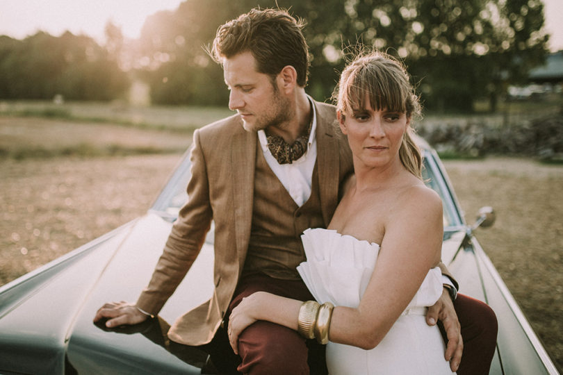 Un mariage dans un hangar agricole en Normandie - A découvrir sur le blog mariage www.lamarieeauxpiedsnus.com - Photos : David Latour