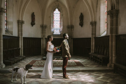 Un mariage dans un hangar agricole en Normandie - A découvrir sur le blog mariage www.lamarieeauxpiedsnus.com - Photos : David Latour