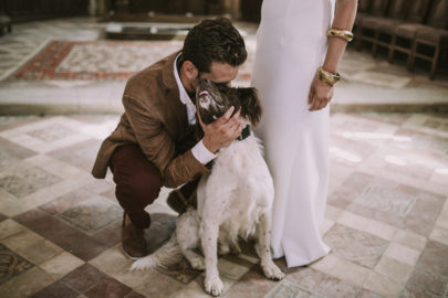 Un mariage dans un hangar agricole en Normandie - A découvrir sur le blog mariage www.lamarieeauxpiedsnus.com - Photos : David Latour