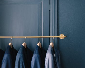 Comment réussir ses essayages de costume de marié avec Olympe et Faubourg Saint Sulpice - Photos : Chloé Lapeyssonnie - Blog mariage : La mariée aux pieds nus