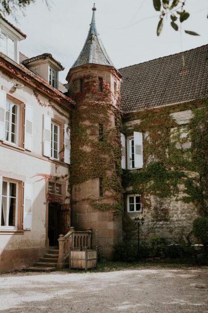 Un mariage à L'Orangerie du Manoir en Alsace - Photos : Photography by Chloé - Blog mariage : La mariée aux pieds nus