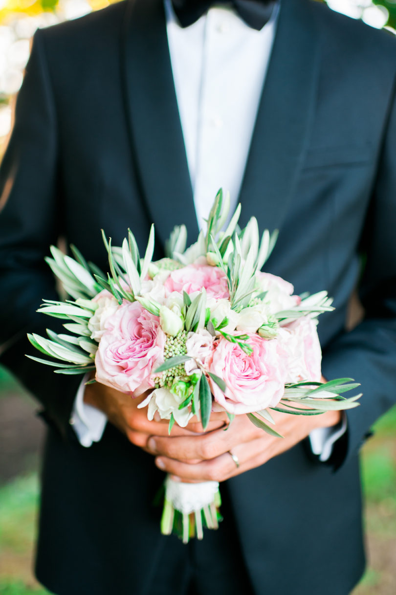 Un mariage pastel dans le Beaujolais - La mariée aux pieds nus - Photos : Marion Heurteboust