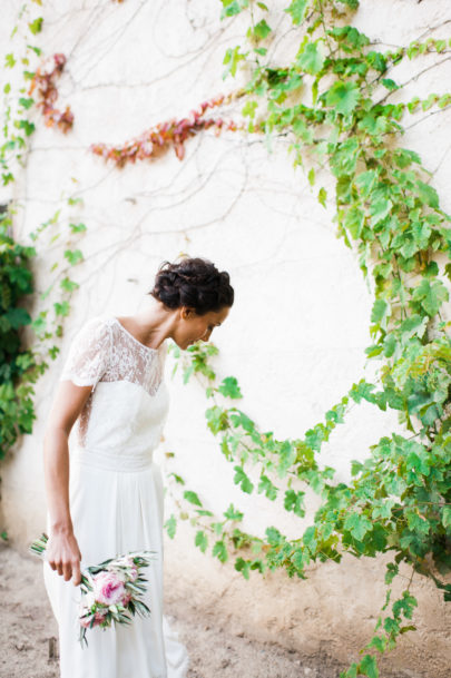 Un mariage pastel dans le Beaujolais - La mariée aux pieds nus - Photos : Marion Heurteboust