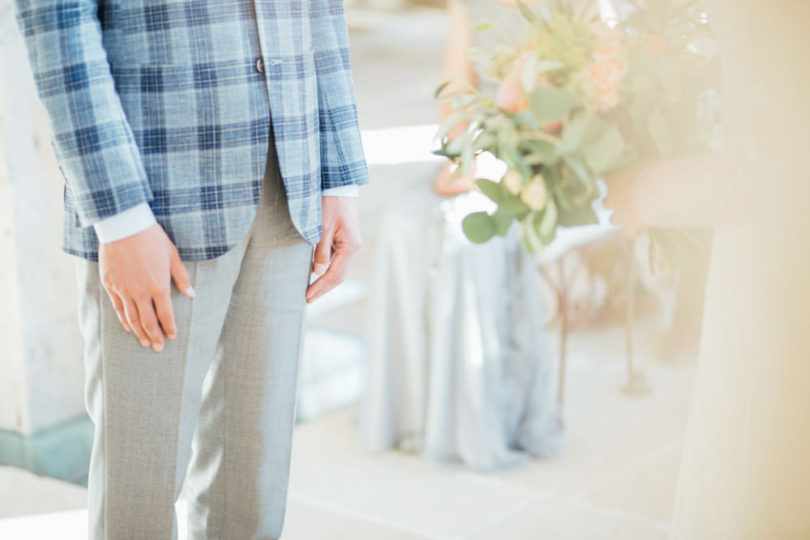 Un mariage pastel au Château Margui dans le Var - A découvrir sur www.lamarieeauxpiedsnus.com - Photos : Alex Tome Photography