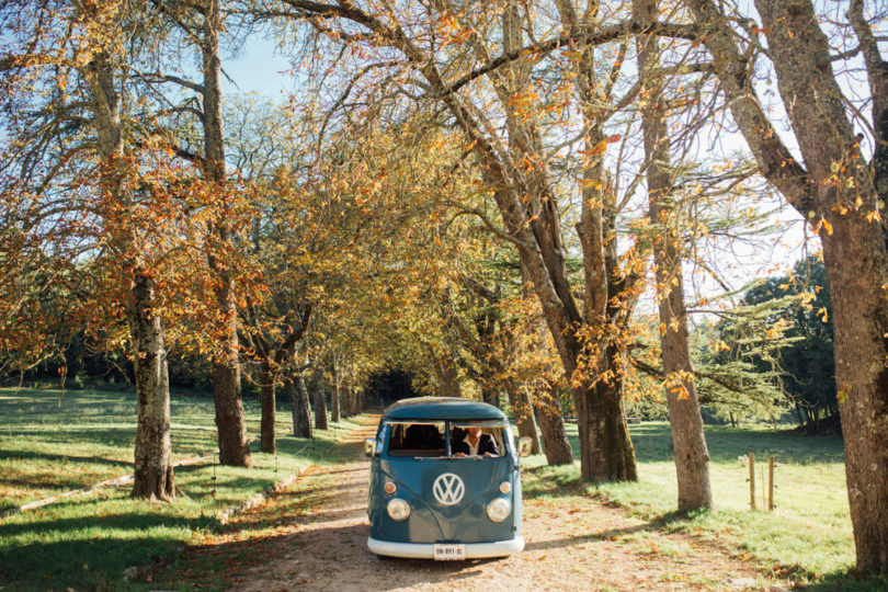 Un mariage pastel au Château Margui dans le Var - A découvrir sur www.lamarieeauxpiedsnus.com - Photos : Alex Tome Photography