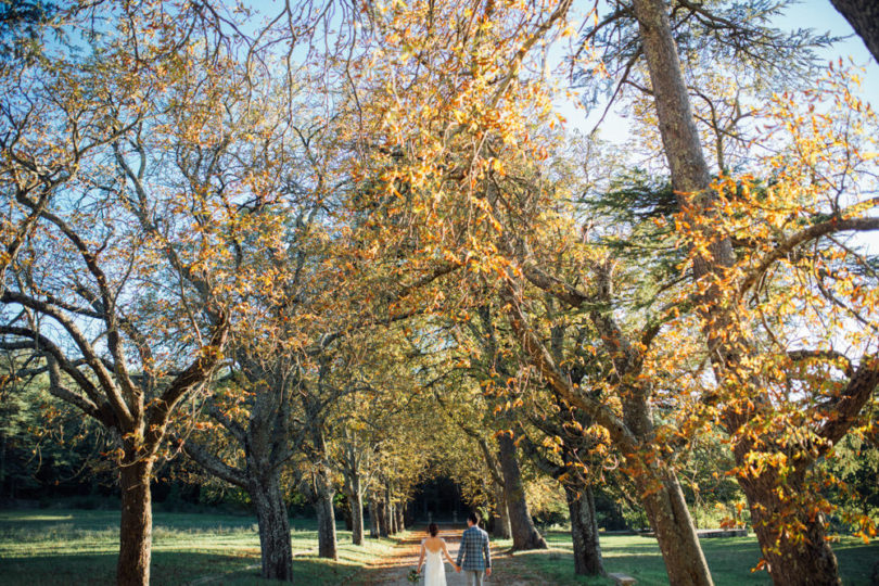 Un mariage pastel au Château Margui dans le Var - A découvrir sur www.lamarieeauxpiedsnus.com - Photos : Alex Tome Photography